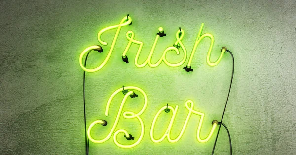 Irish Bar Sinal Néon Verde Que Está Ligado — Fotografia de Stock