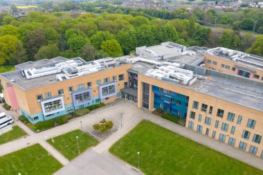Rodillian Akademisi 'nin İngiltere' deki Wakefield West Yorkshire, Lofthouse 'daki hava fotoğrafı ve ana lise binası.