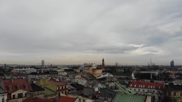 Filmagem Aérea Uma Rua Típica Polônia Cracóvia Mostrando Edifícios Estilo — Vídeo de Stock