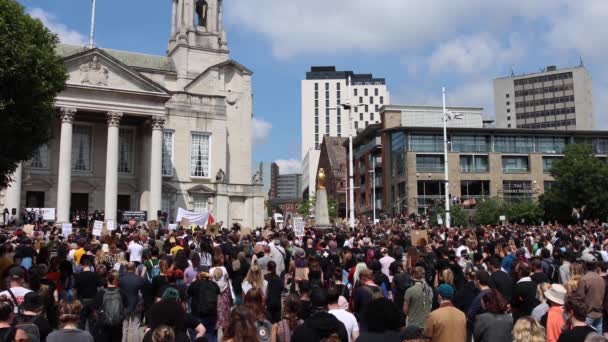 Leeds Millennium Square Června 2020 Velká Skupina Demonstrantů Řad Černých — Stock video