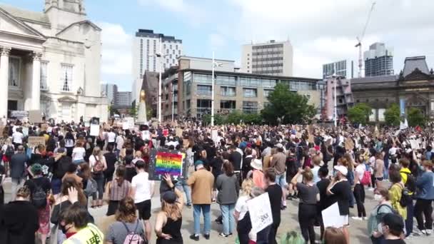 Leeds Millennium Square Ηνωμένο Βασίλειο Ιουνίου 2020 Μεγάλη Ομάδα Μαύρων — Αρχείο Βίντεο