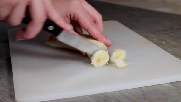 Woman Kitchen Cutting Banana Plastic Chopping Board Fruit Salad Healthy — Stock Video