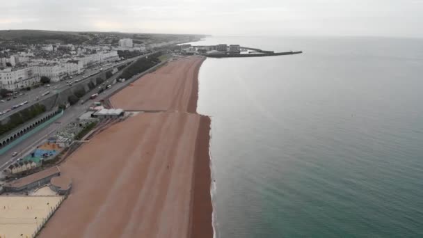 Съемки Воздуха Пляжа Брайтон Хоув Центре Города Прибрежной Зоны Показывающие — стоковое видео