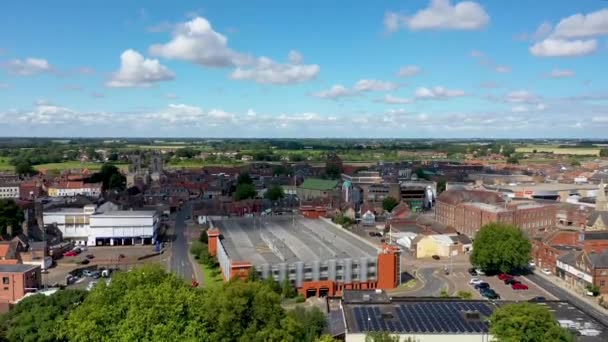 노퍽의 도시이자 도시인 아름다운 마을의 촬영은 여름날 구름과 그레이트 오우즈 — 비디오