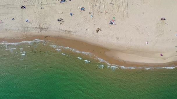 Top Flygbilder Bournemouth Stranden Visar Människor Koppla Den Vackra Stranden — Stockvideo