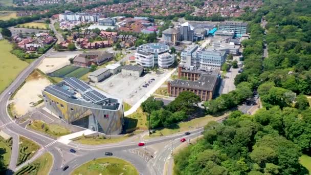 Aerial Kuvamateriaalia Bournemouth University Talbot Campus Rakennusten Ylhäältä Osoittaa Arts — kuvapankkivideo