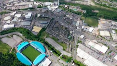 John Smith Stadyumu 'nun, Huddersfield Town Futbol Kulübü' nün ve Kirklees 'in Huddersfield Borough' un merkezinin hava görüntüleri.