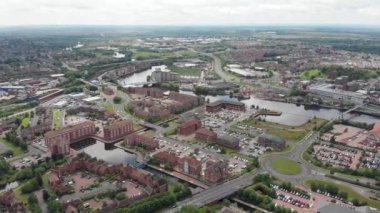 Stockton-on-Tees kasabasının güneşli ve bulutlu bir günde çekilmiş hava görüntüleri..
