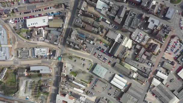 웨스트 요크셔에 영국의 웨이크필드 마을의 영상은 마을의 시설을 가로질러 날아가는 — 비디오