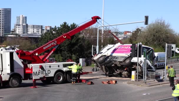 Accident Majeur Dans Centre Ville Leeds Impliquant Grand Camion Ordures — Video