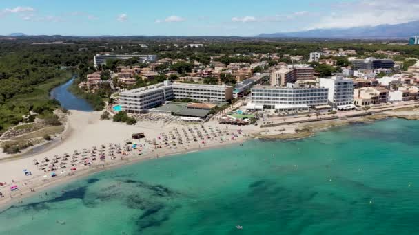 Nagranie Lotu Ptaka Plaży Hiszpańskiej Wyspie Majorka Mallorca Hiszpania Oglądane — Wideo stockowe