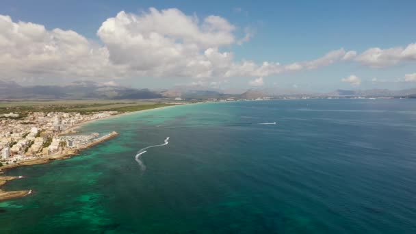 Lucht Drone Beelden Van Het Strand Het Spaanse Eiland Majorca — Stockvideo