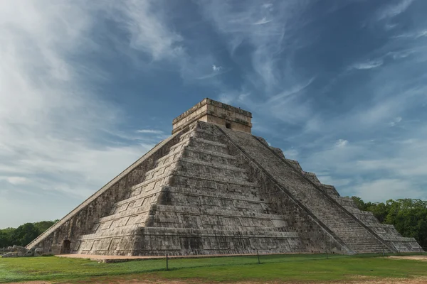 Pirámide de Kukulcan —  Fotos de Stock