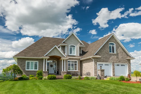 House on a Hill — Stock Photo, Image