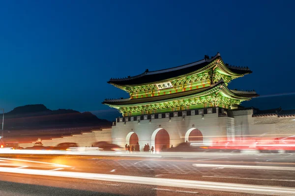 Gwanghwamun Tor in der Nacht — Stockfoto