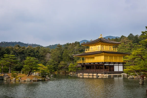 Pavilhão dourado — Fotografia de Stock