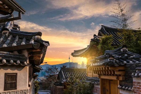 Bukchon-hanok селище — стокове фото