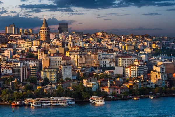 Věž Galata při západu slunce — Stock fotografie