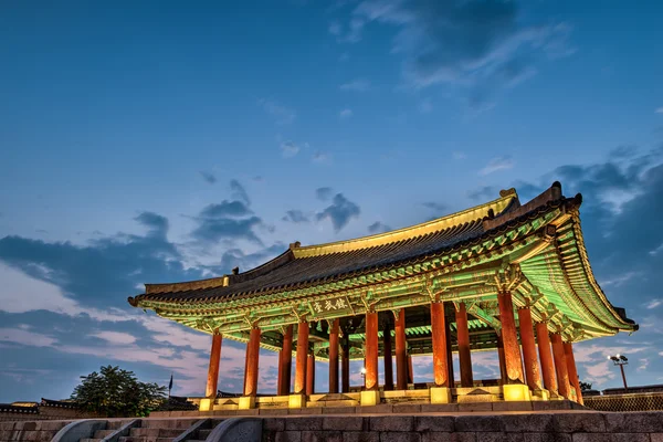 Fortezza di Hwaseong al tramonto — Foto Stock