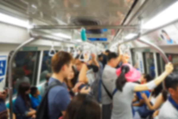 Verschwommener abstrakter Hintergrund von Menschen, die mit dem Elektrozug unterwegs waren — Stockfoto