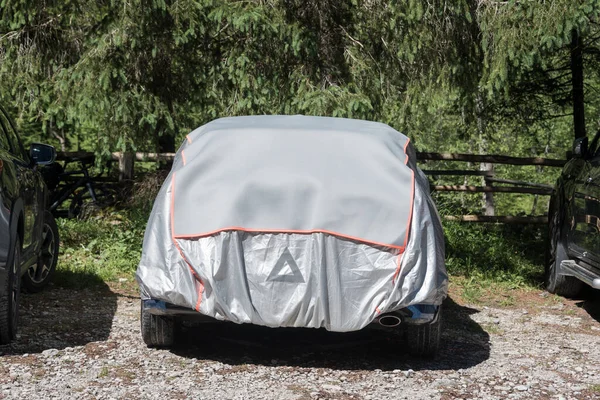 Car Parked Forest Parking Lot Covered Cover Protect Sun Dust — Stock Photo, Image