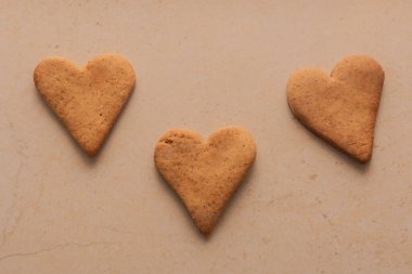 Masada ev yapımı zencefilli kurabiye var..