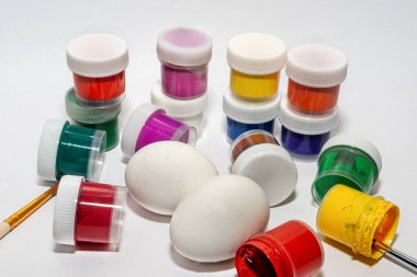 Paskalya tatiline hazırlanıyorum. Taze yumurta boyama.