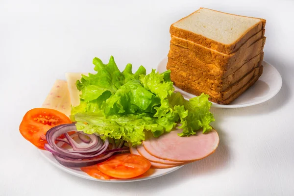Свіжі Шматочки Хліба Овочі Сир Шинка Готуються Бутербродів Концепція Приготування — стокове фото