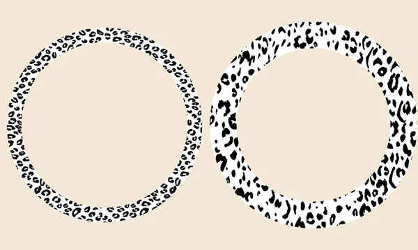 Marco blanco y negro con adorno moderno de piel de leopardo estilizada. Patrón redondo en forma de mandala. Frontera decorativa con adorno animal. Piel de cuero de moda. Copiar espacio. Ilustración vectorial. — Vector de stock