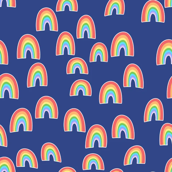 Trendig sömlös mönster med färgglada regnbåge på färg bakgrund. Design för inbjudan, affisch, kort, tyg, textil, tyg. Söt semester illustration för baby. Doodle-stil — Stock vektor
