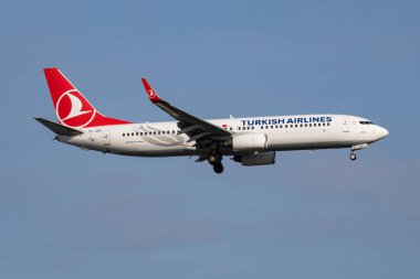 Türk Hava Yolları Boeing 737-800 TC-JHD yolcu uçağı İstanbul Atatürk Havalimanı 'na indi