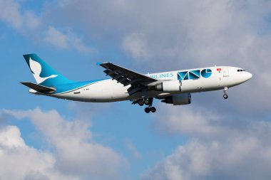 MNG Havayolları Airbus A300 TC-MNV kargo uçağı İstanbul Atatürk Havalimanı 'na vardı ve indi.