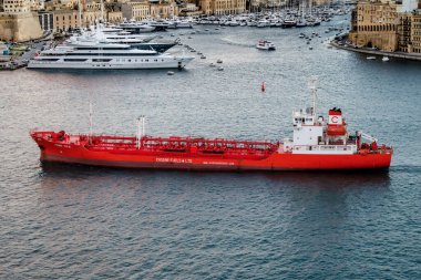 Peder Pio III, Malta deniz gemisi. Petrol ürünleri tankeri nakliye gemisi. Küresel ulaşım endüstrisi.