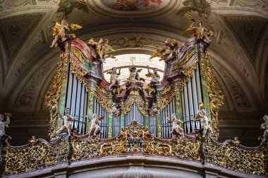 Din sembolü. Katolik Sığınak Kilisesi. Katolik anıtı. Tarihsel peyzaj.