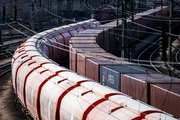 Kargo treni. Demiryolu taşımacılığı. Demiryolu taşımacılığı. Küresel ve uluslararası taşımacılık endüstrisi.