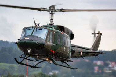 Avusturya Hava Kuvvetleri Agusta Bell AB-212 5D-HS Zeltweg Hava Üssünde uçuyor