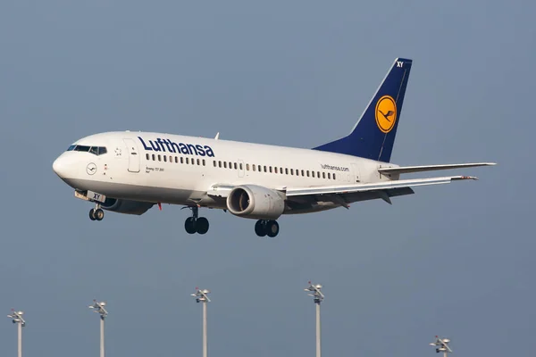 Wien Österrike November 2011 Lufthansas Passagerarplan Flygplatsen Schemalägg Flygresor Luftfart — Stockfoto