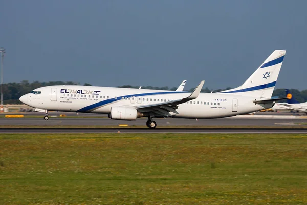 Vienna Austria August 2014 Israel Airlines Passenger Plane Airport Schedule — Stock Photo, Image