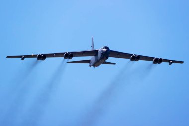 Ostrava, Çek Cumhuriyeti - 20 Eylül 2025: ABD Hava Kuvvetleri Boeing B-52 Stratofort stratejik bombardıman uçağı. Askeri havacılık ve uçak.