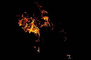 Ateş alevi dokusu. Yanan malzeme arka planı. Yanık izi. Alev ve meşale duvar kağıdı. Isı ve sis perdesi. Patlama ve sıcak arkaplan.