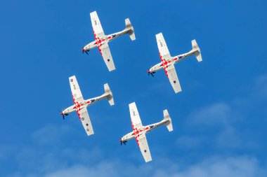 Ostrava, Çek Cumhuriyeti - 21 Eylül 2025: Hırvat Hava Kuvvetleri Fırtına Aerobatik Takımı uçuş gösterisi. Pilatus PC-9 turboprop eğitim uçağı.