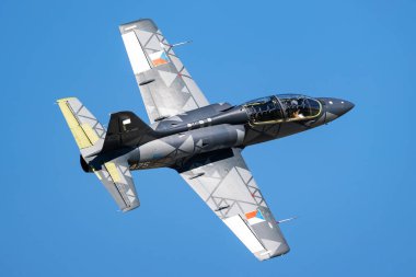 Ostrava, Çek Cumhuriyeti - 20 Eylül 2025: Aero Vodochody L-39NG Skyfox askeri jet eğitmeni uçağı. Uçuş eğitimi. Havacılık ve uçak. Uç ve uç.