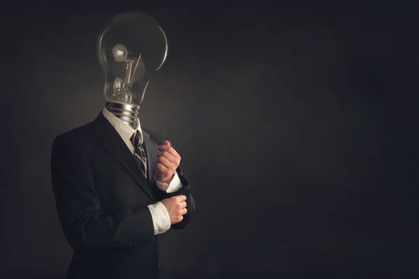 Chytrý obchodník s žárovka jako hlava — Stock fotografie