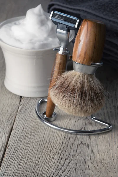 Ročník holení zařízení na dřevěný stůl — Stock fotografie
