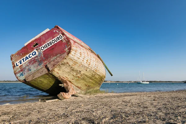 Old Boat at Low Tide in France, Normandy — Stock Photo, Image