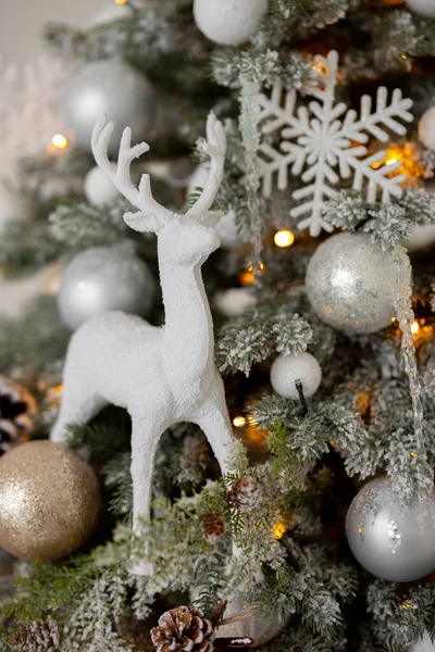 Sobí Vánoční Stromeček Dekorace Stromě — Stock fotografie