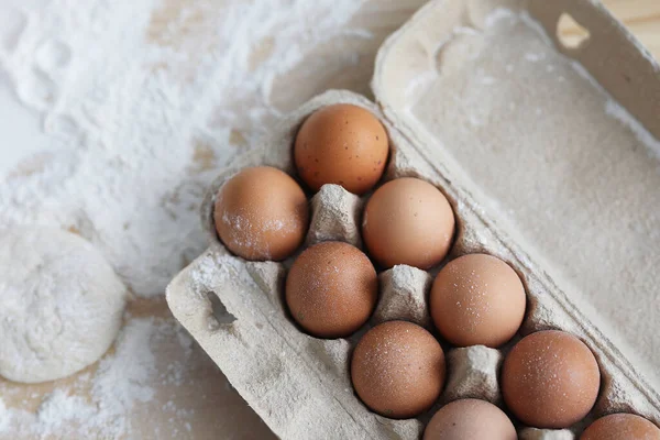 Упаковка Яєць Борошна Столі — стокове фото