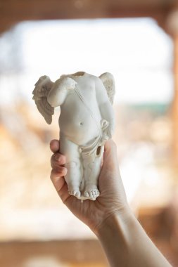 Kırık Beyaz Başsız Melek Çocuk Figürü