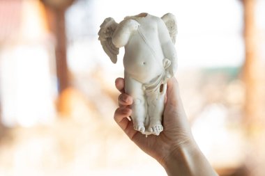 Kırık Beyaz Başsız Melek Çocuk Figürü