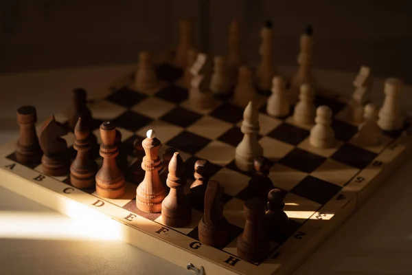 Šachové Figurky Šachovnici Krásném Světle — Stock fotografie